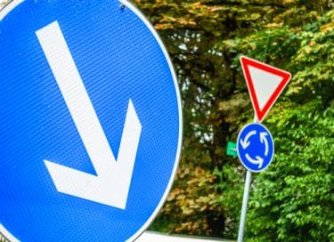 Verkehrsunfall - Verstoß gegen ein durch ein Zeichen angeordnetes